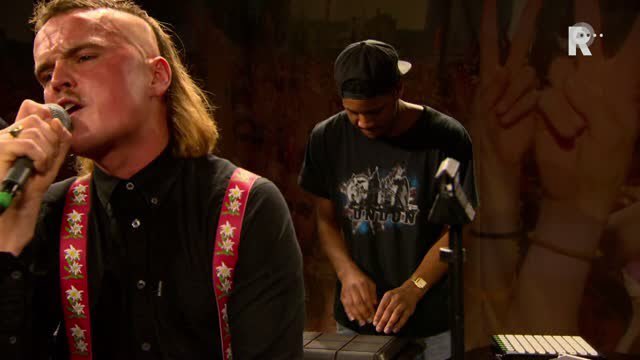 JournalistRuud's tweet image. Psst! De gasten van #DeLikt @de_likt zijn vanaf 1800 bij mij te gast in #RijnmondNu ! @RTV_Rijnmond