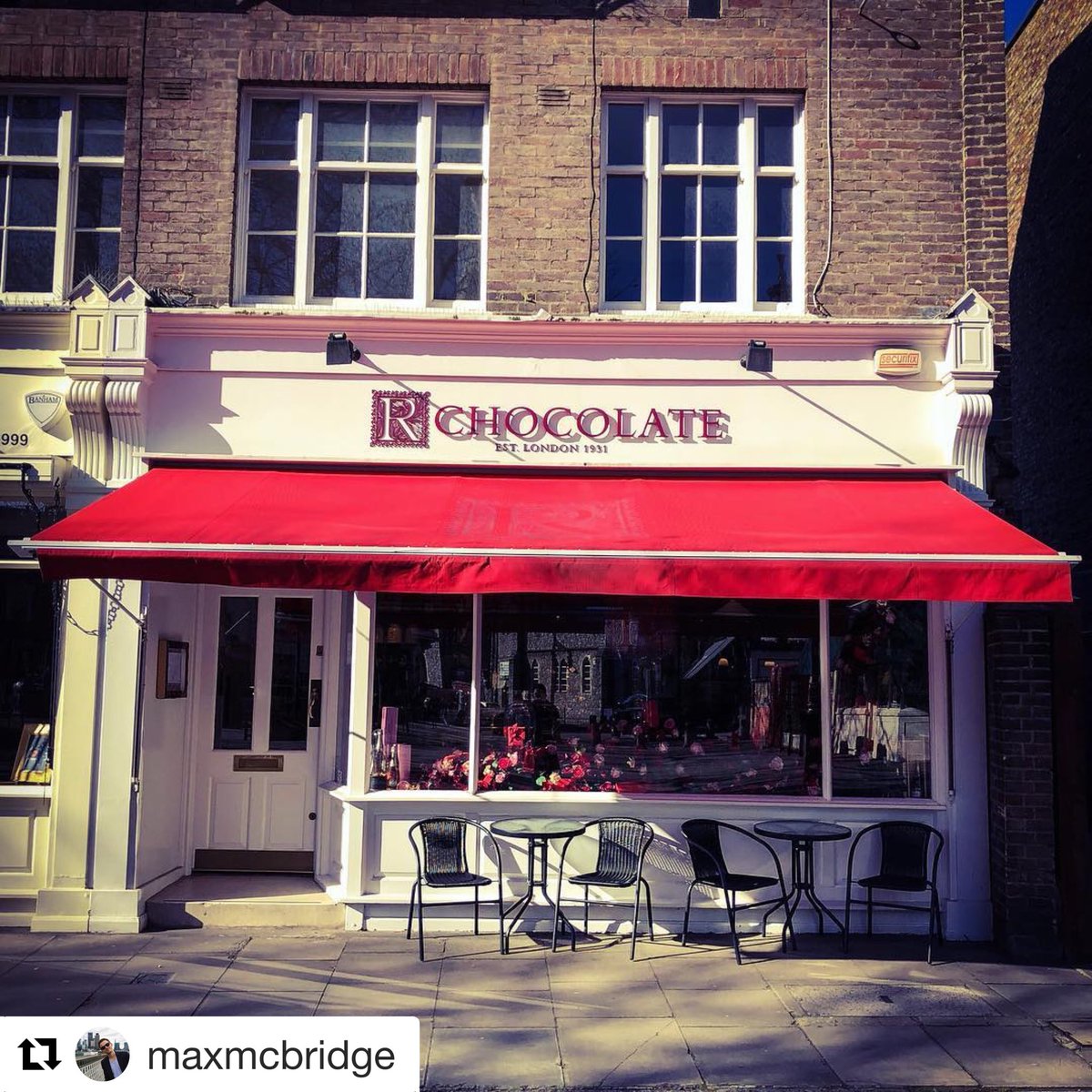 @maxmcbridge A beautiful winter day I found this small chocolate cafe in Belgravia. I bought a small gift for the family and I can say the service was excellent @rchocolateldn 
I like the story that it's been a dream of Sir Evelyn de Rothschild's to have his own chocolate shop