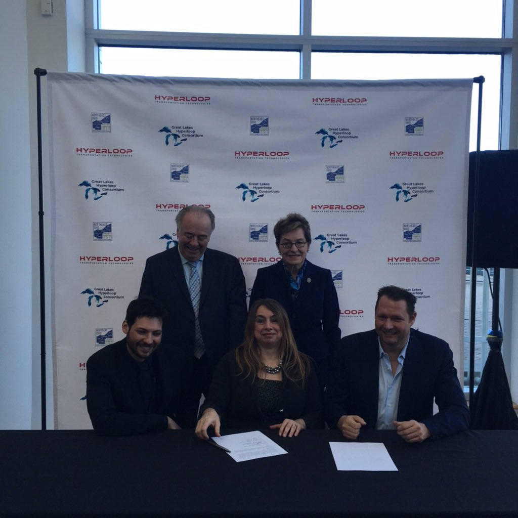 NOACA_MPO's tweet image. @NOACA_MPO and @hyperlooptt make partnership official!! #GreatLakesHyperloop👏🏼👏🏼👏🏼