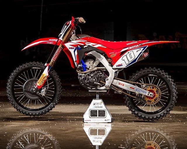 ubi747's tweet photo. #Pornmx ๐๐๐
Repost from @calvinvlaanderen - Weโre ready. ๐๐ฅ @hondaproracing @hondaracingcorporation @teamhondagariboldiracing #Mx #nofilter #passion #instasize #instagallery #instaphoto #Instadaily #all_shots #instamotogallery #instapic #worโฆ https://t.co/6C932UP38n https://t.co/aHnFLUPdFo