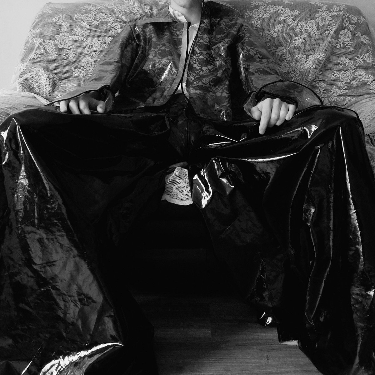 McrFashionInst's tweet image. Congratulations to @mmufdt graduates Jade Shields and Katie Clarke who have been made finalists for the iD International Emerging Designer Competition and are off to New Zealand in May for the final show 👏🏼 Find out more here fashioninstitute.mmu.ac.uk/news/item/?id=…