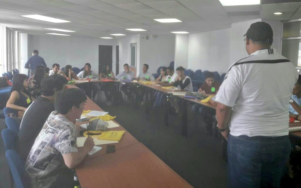 Un nuevo grupo de estudiantes de la <a href="/UdeGuayaquil/">Universidad de Guayaquil</a> realizará su vinculación comunitaria junto al @CPCCS en Guayas como parte de #BrigadasTransparencia ¡Bienvenidos!