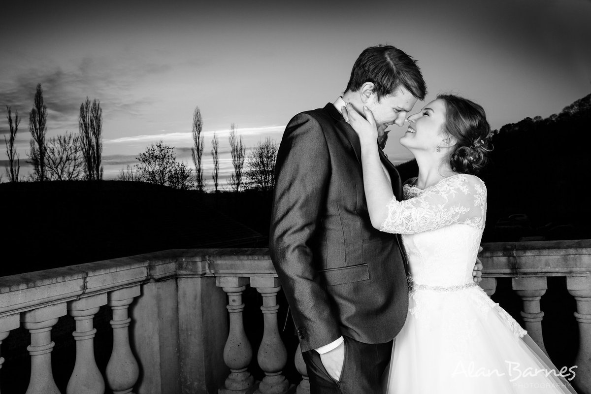 WoldinghamGC's tweet photo. One of our fave #wedding pics taken @WoldinghamGC by our preferred supplier @alanbarnes. Meet him at our Wedding Open Day this Sunday 4th March.
#weddings #bridetobe #WEDDINGPHOTOGRAPHY #weddingphotographer #wedingplanning #weddingvenue #openday #weddingseason https://t.co/NG3KmDzUqz