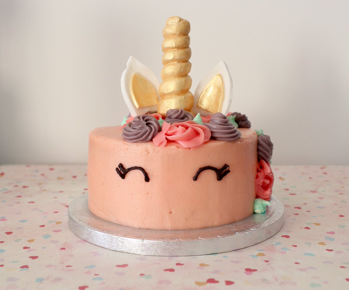 Finally had a chance to create a #unicorncake this past weekend for a #unicorn themed #birthday party 🦄🦄 #whisklondon #londonbaker #birthdaycake