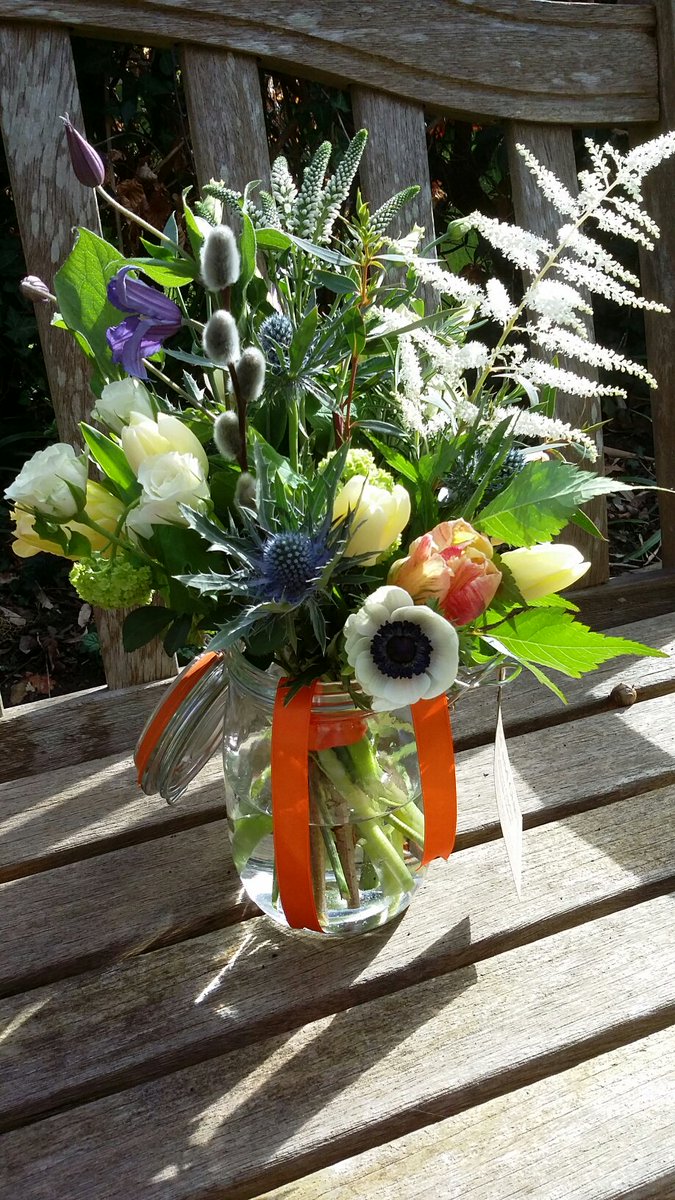 wildnchicflower's tweet photo. Mothering Sunday is March 11. We're offering a limited number of our hand-tied British flower arrangements in medium kilner jar. Includes ribbon and luxury carrier bag for £32 to collect from the workshop or +£3 for Emsworth area delivery. Order by Fri 2 March please 07801 310808 https://t.co/qya8SYRCZc