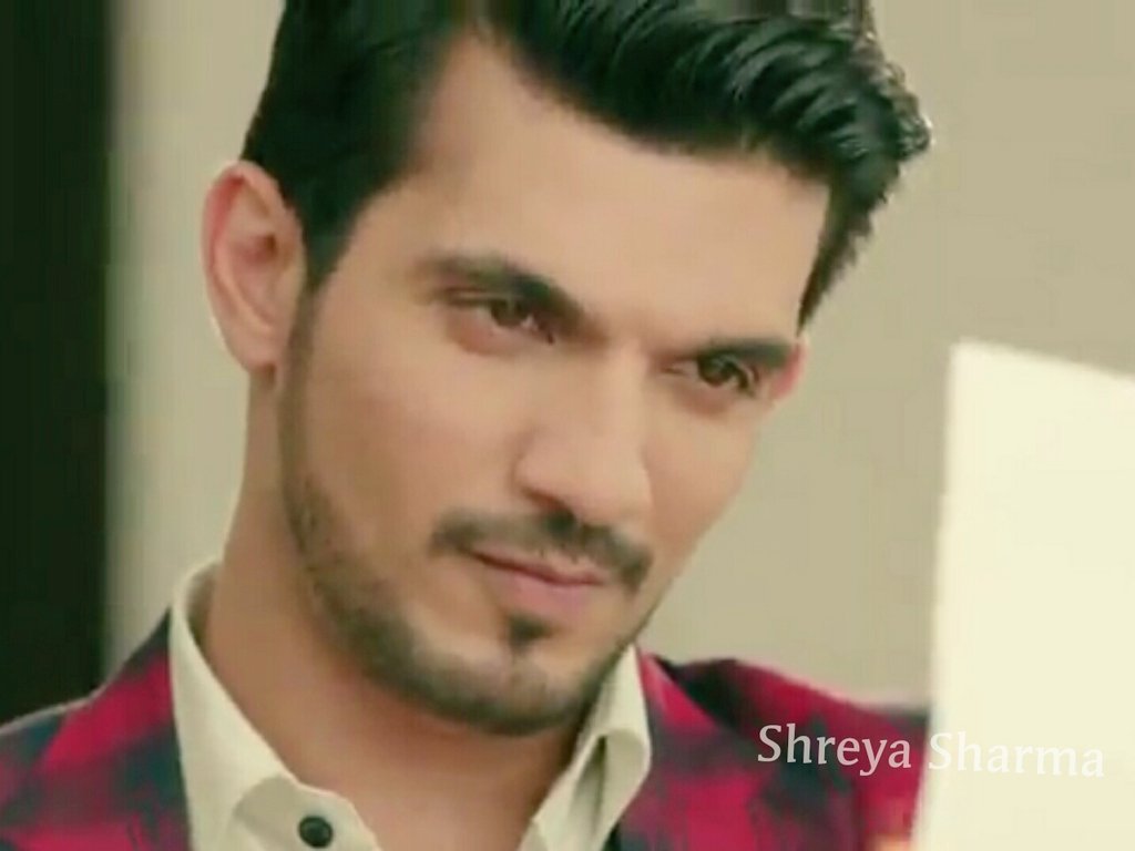 Shreya_arjuner's tweet photo. Damn!I m so missing my MasterMind-Swagger Deep😭😭 Miss his dialogues,his smirks everthing
He is the 'Jaan' of the show without him no thrill no excitement nothing.The show has become so predictable n boring😟plz #BringBackDeep🙏 @MamtaYPatnaik @Thearjunbijlani #IshqMeinMarjawan https://t.co/tgx6kgUnU5