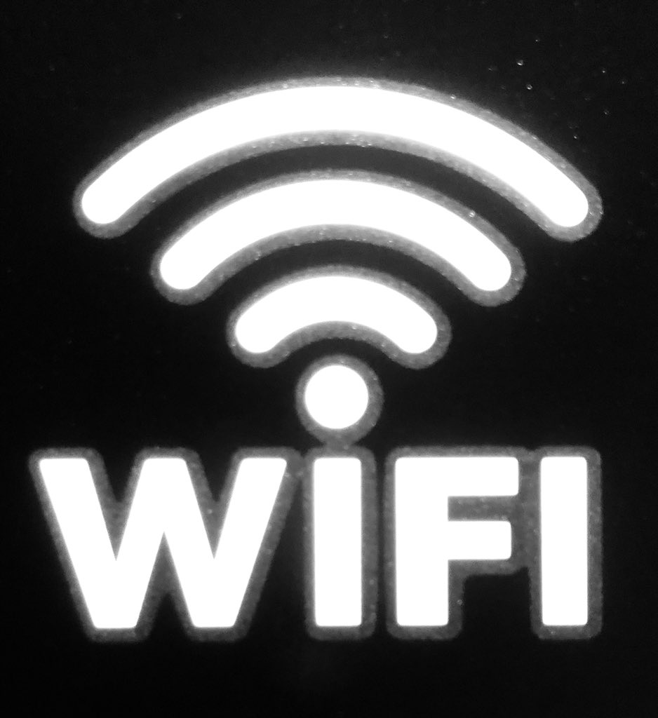 CdBIsaac's tweet photo. #TGV8417 [ℹ️ SERVICES À BORD]
Découvrez les #ServicesGratuits à bord de votre #TGVinOui :
• le #WifiInOui gratuit à bord📶
• la #CommandeEnLigne du #BarTGV 🍸
• le fil d’actualité de votre #TGV sur Twitter👨🏽‍✈️

Passez un agréable moment #DansLeTGV ac #SNCF 😉
#BonVoyage https://t.co/9qCv83Tjyc