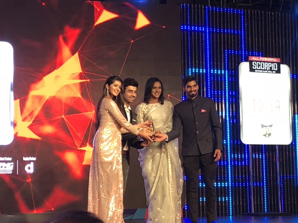 rajeshkalra's tweet photo. When the shishyas fill in for their Guru. @Pvsindhu1 and @srikidambi receive the #Mentor award at #TOISA2018 on behalf of their peerless Guru P Gopichand. The Guru would've been mighty thrilled to see his awesome students. #EveryDropCounts https://t.co/IXD0CStXP0