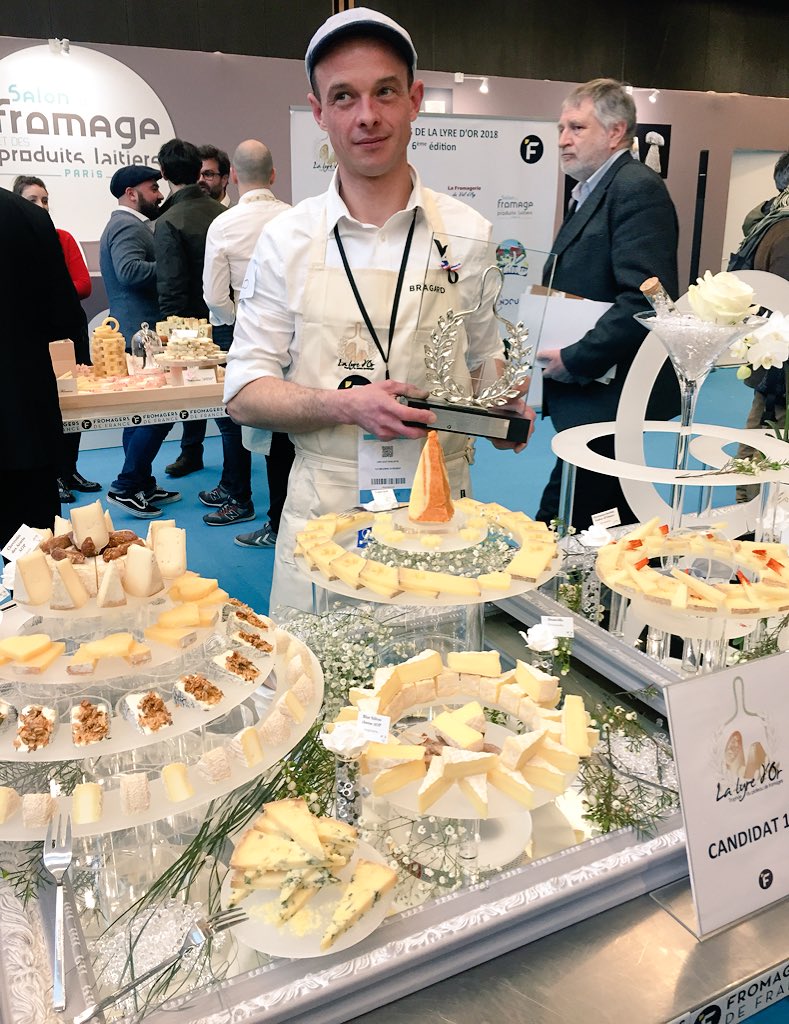 SalonduFromage's tweet photo. Un grand bravo aux vainqueurs du Concours de la Lyre d’Or 👏🏼👏🏼👏🏼 Maud Savoie (or), Vincent Philippe (argent), Émilie Gautier (bronze), Magali Stein (prix du public) #salondufromage https://t.co/bRsbsJlbtN