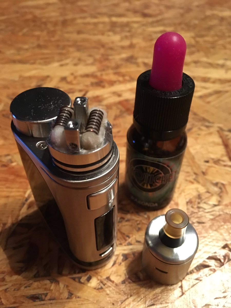 t_maru0415's tweet image. #VAPE #RDA #PICO25 #WACONDA #ベプログ #vape好きな人と繋がりたい 
なんだかんだこんな時間…
ホムセンステンレスワイヤー（たぶん24gぐらい）のスペースド8巻きをデュアルで0.16Ωだったかな？
久し振りにベプログのキャンペーンで頂いたワコンダ入れてみました♪