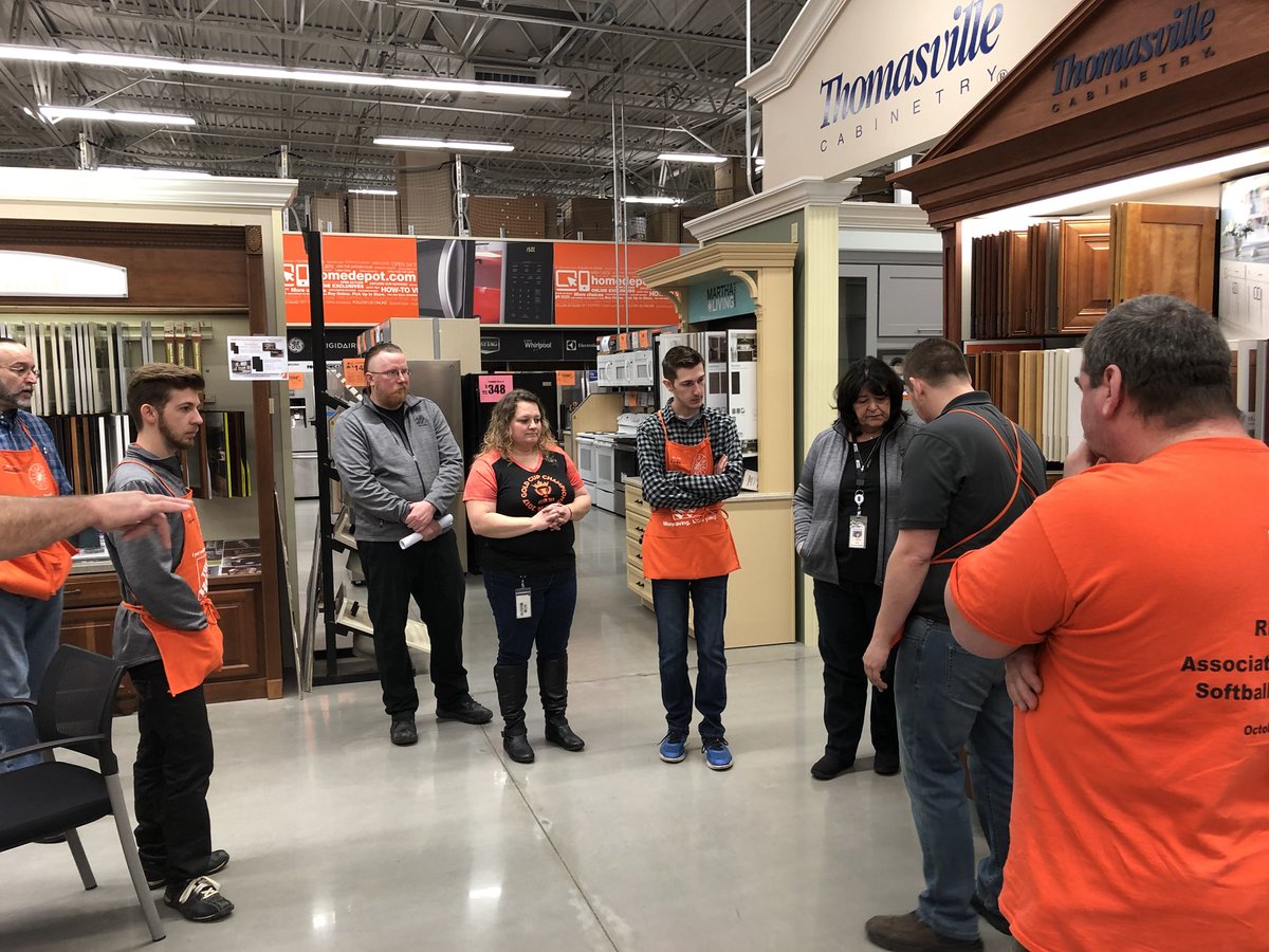 Thank you to Crown Bolt for touring our store today... showing their associates where their career could go store side #growyourcareer #orangeblooded #orangeladder @nearhoofm @islandkemper @myohn2112 @cochran_marc