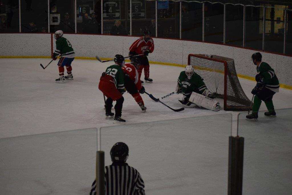 BFDHockey312's tweet image. Billerica netminder Jeff Strunk makes a big save in the third. Thanks to @Lowfire_hockey for coming out! Lowell won the game 5-3.