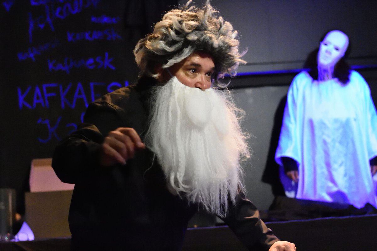 Mehr als nur was für eingefleischte Kafka-Kenner: KAFKA Eine kafkaesk-klug-komische Kunstgroteske ab Donnerstag immer 20 Uhr 
#theaterwuerzburg #Kafka #kafkakannauchlustig
