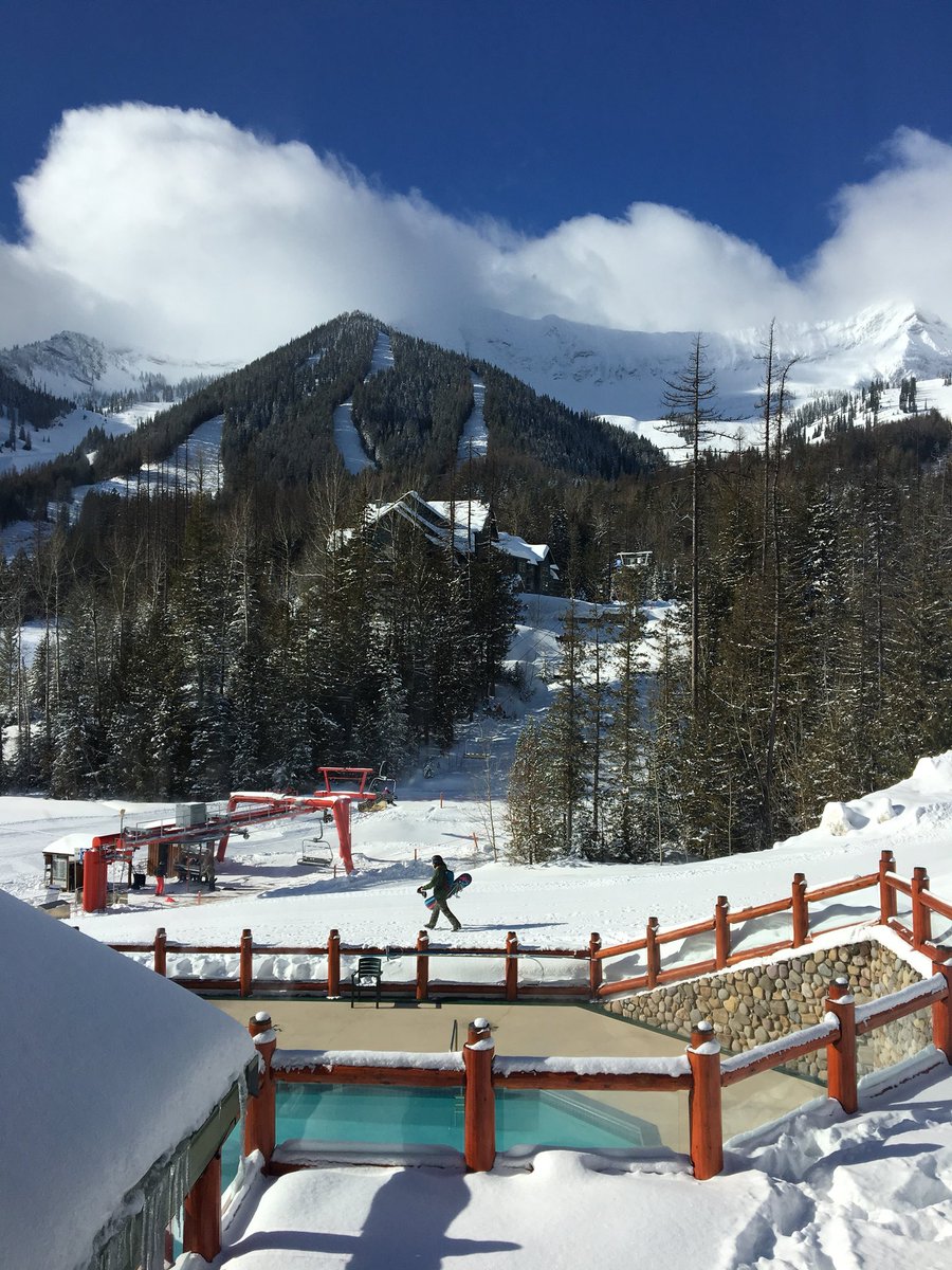 bcshaffer's tweet image. Taking advantage of the détente in La Grande Guerre BC/AB to #skifernie! This doesn’t suck.