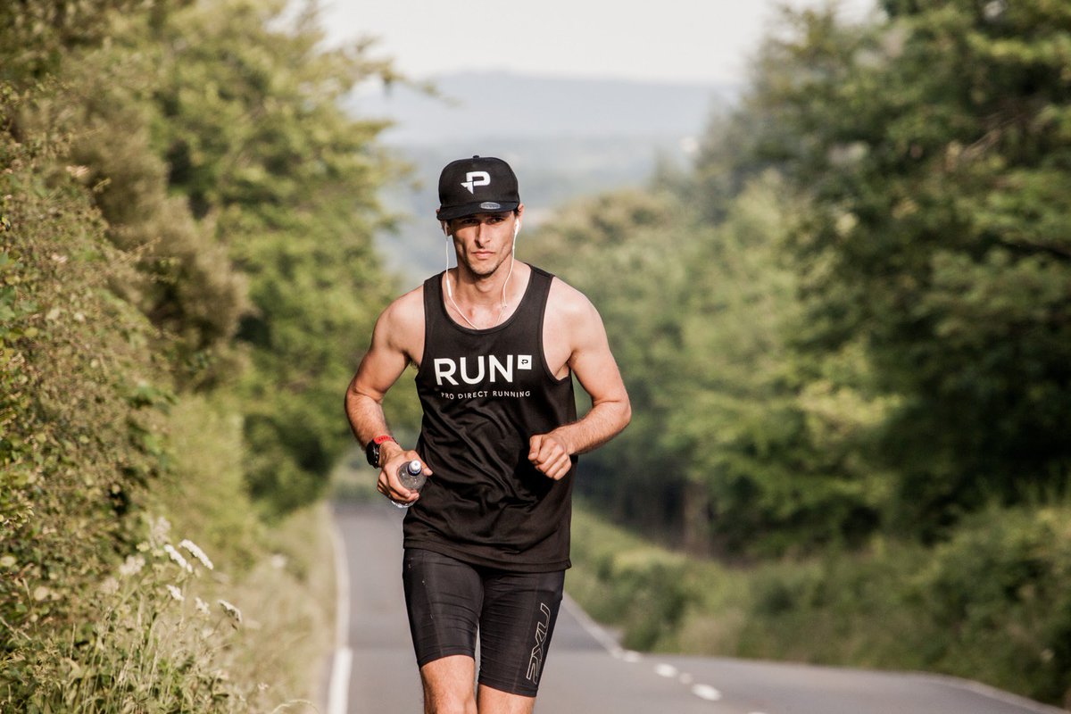 Nick @runatthefront is running a #marathon in every country. Get involved #UKRunChat and go virtual with him: etchrock.com/challenge/info…