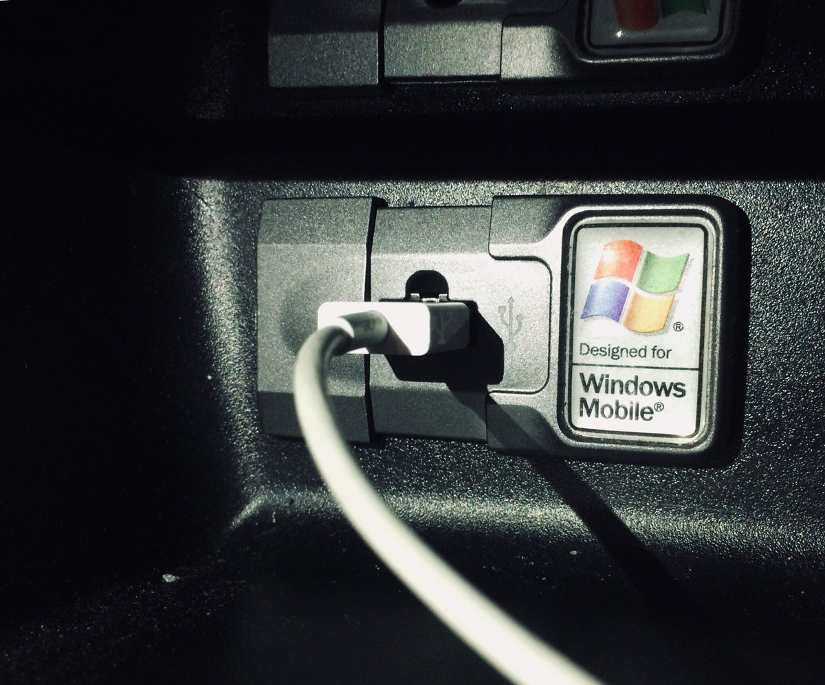 MarvinMoloczek's tweet image. ok. it may have been my fault to plug my iphone into a #windows usb plug in a car. 
but now the plug is stuck and i can’t get it out. 
any ideas @fiat ?
#incompatible
