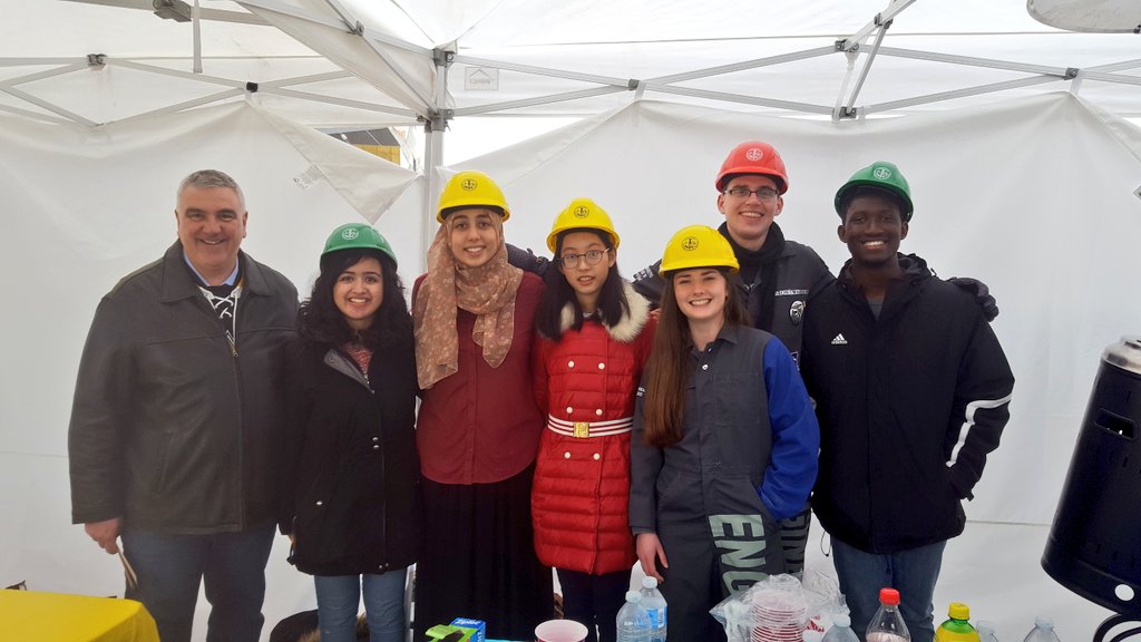 BecLizWag's tweet photo. Thanks to @UWaterloo Engineering Society for coming out to @WinterlooFest! @EngSoc #winterloo #Winterloo2018 https://t.co/fnEQo06zIk