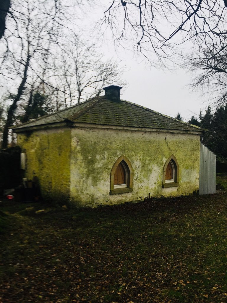ChristineChadwi's tweet photo. @BerkeleyForest @BarclaysOnline @Barclays The rat-infested Upper Lodge at #BerkeleyForest where targeted Barclay’s Banker, suicide survivor &amp; Blockchain Inventor , Edmund JM Dunne was found after missing from the public eye for several years. https://t.co/PiRfQ76bXx