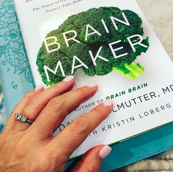 DrSanda's tweet photo. Currently reading #BrainMaker by @DavidPerlmutter, MD. I am always looking for new #books, what are you reading?
📸: @for_todays_aging_woman via Instagram https://t.co/3mDmHwFCyt