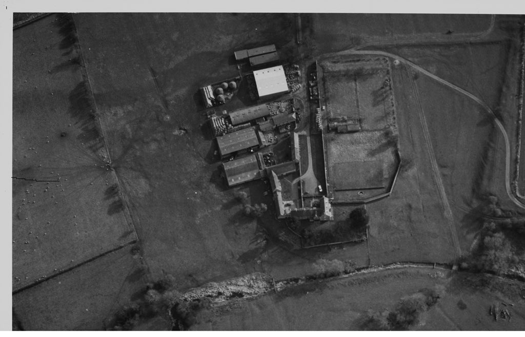 ChesterFarmNcc's tweet photo. Back to basics! @ChesterFarmNcc is a 35 hectare site, most of which is Scheduled because of its important buried #archaeology, with a complex of farm buildings, some Listed. The current project aims to make accessible its amazing #heritage. https://t.co/y8SkKLTwT5