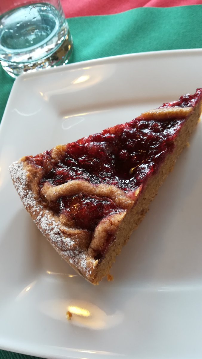 fosckia's tweet photo. #fvg #cultureaconfronto #jota #LinzerTorte #Dreieck https://t.co/Wj71ExLTzn
