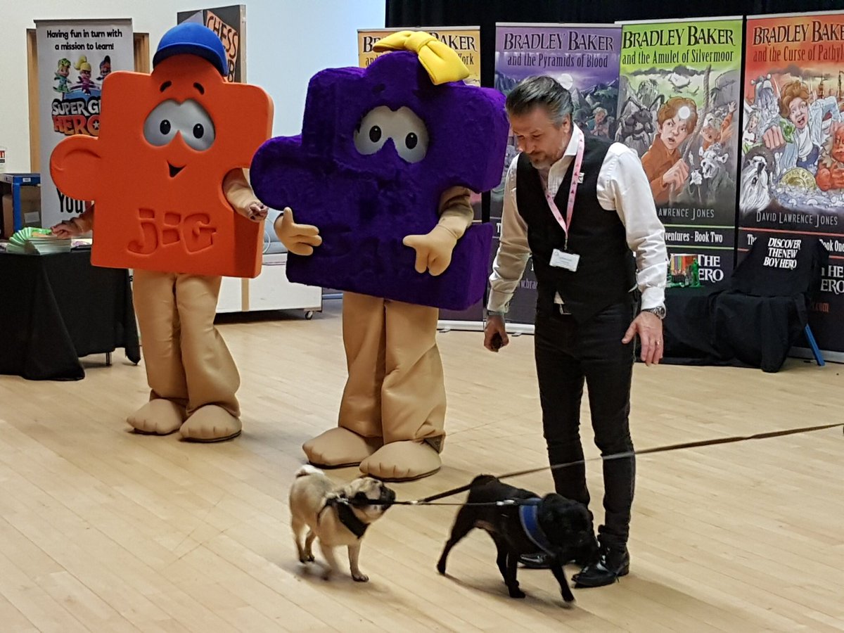 buddy_bosco's tweet photo. Buddy and Belle make their debut appearance as @apugstail Super Pug stars ✨ https://t.co/64Ayqg4pY8