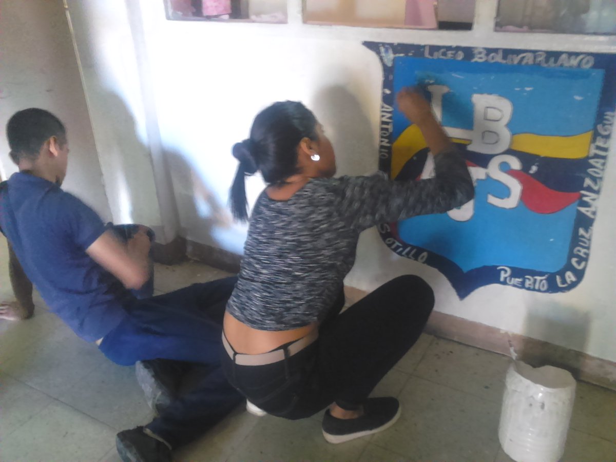 araguaney_anz's tweet photo. II Jornada de Mantenimiento  #EstaEsMiEscuela por estudiantes, docentes, madres de la Patria, obreros, administrativos, MBF, ONA, INCES en Liceo Bolivariano Antonio José Sotillo del Municipio Sotillo-Anzoátegui. #JuntosTodoEsPosible. https://t.co/8xVY8kE0jw