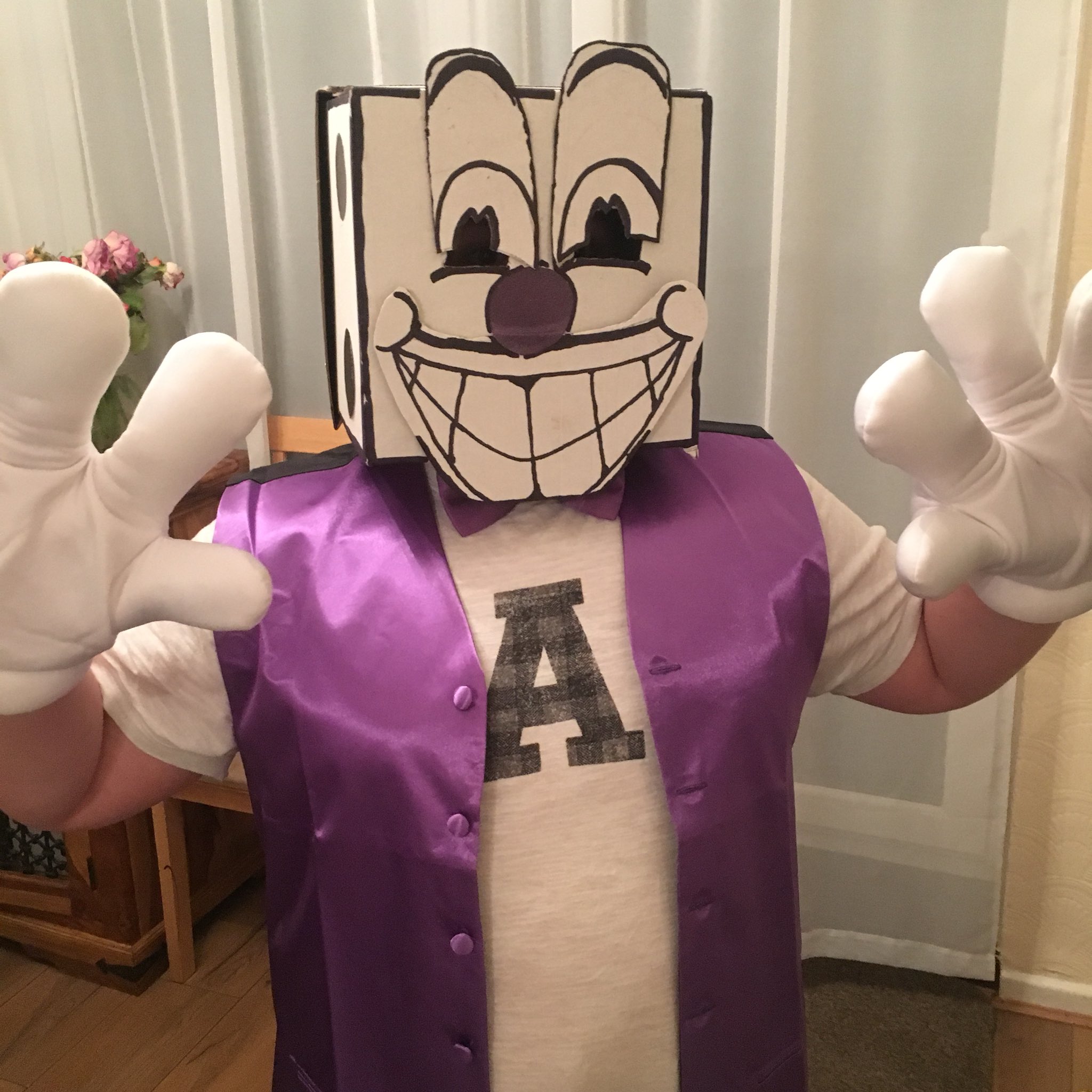 I wanna cosplay more mustache men LMAO #kingdice #cuphead #kingdicecos