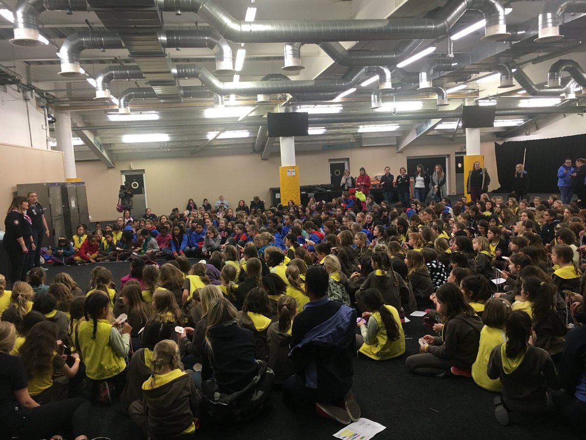3rdUTBrownies's tweet photo. And a VERY big ‘campfire’ for singing before bed! Can u spot us?!?!? #LSWIMPACT2018 https://t.co/e1hDNmKcHC