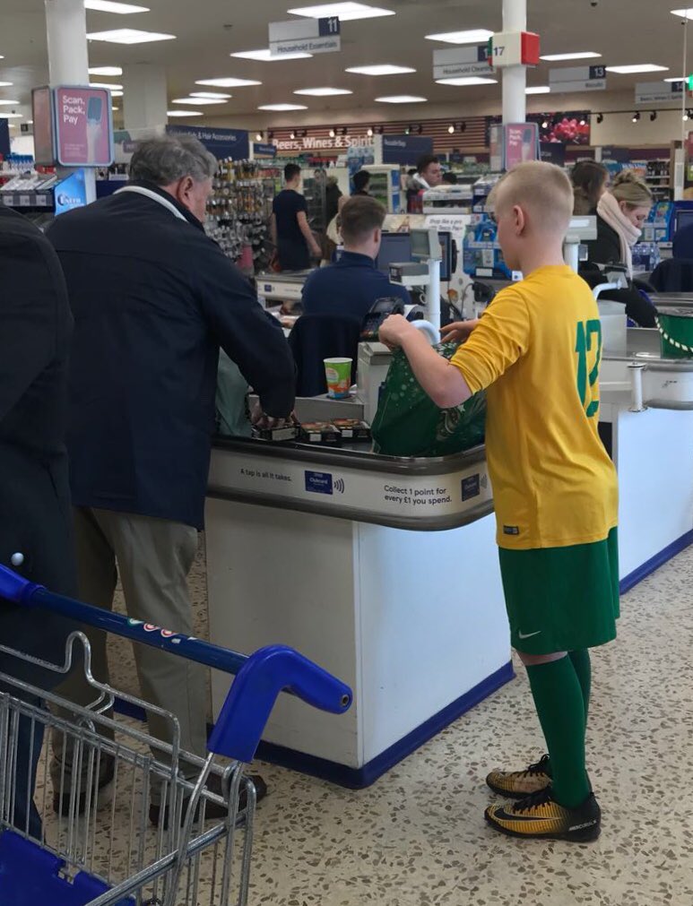 Many thanks to @FormbyTesco and their customers for helping us raise £401 during today’s bag-packing exercise.
Great effort by all - especially the lads - who were miles out of their comfort zone and clearly happier passing than packing!
⚽️👍🏻
🛒👎🏻
#EveryLittleHelps @Tesco