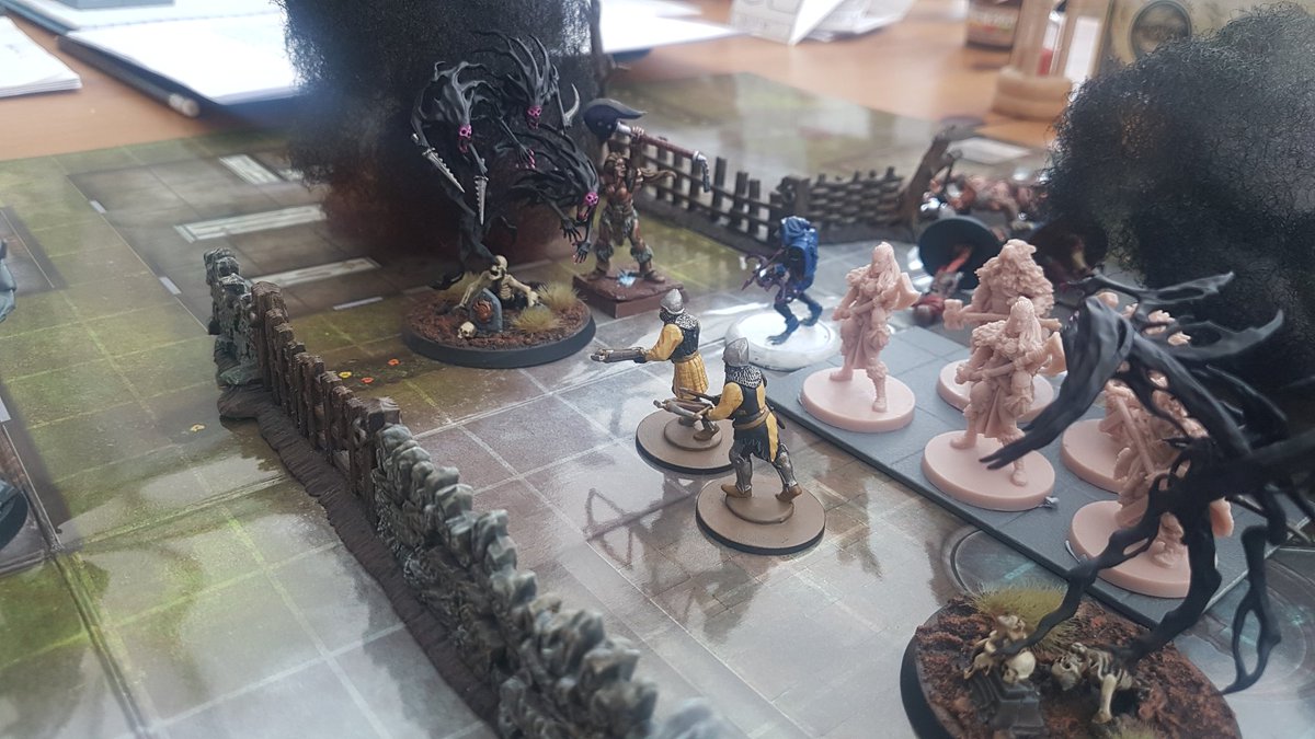 SarabelleDnD's tweet photo. Spectres ain't no thing for this team #dnd #2ndbattleofbrynnshander @TheCircusDnD https://t.co/TKWIUoSppZ