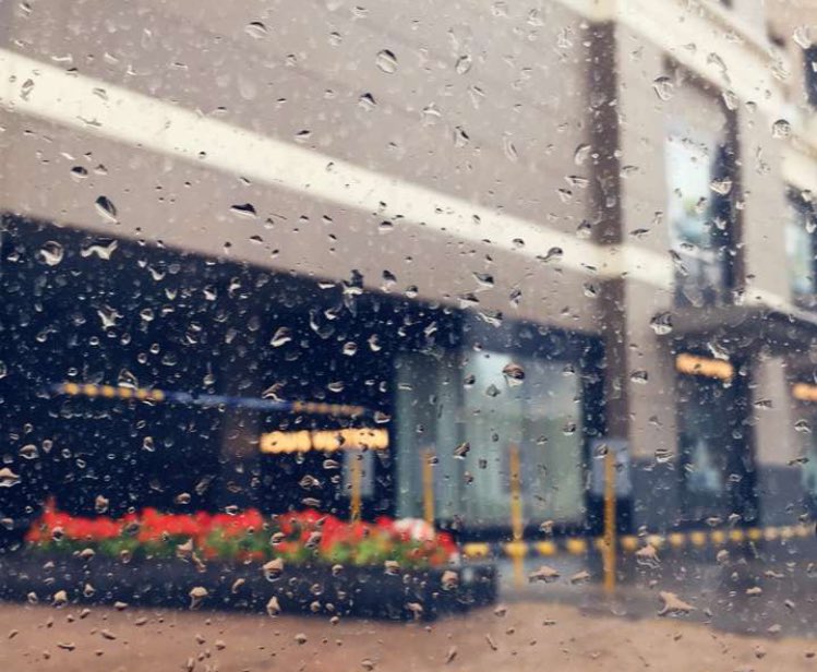 nwn__'s tweet photo. ماهي رشة مطر هذي ردة روح🖤 https://t.co/xPciPtmvQr