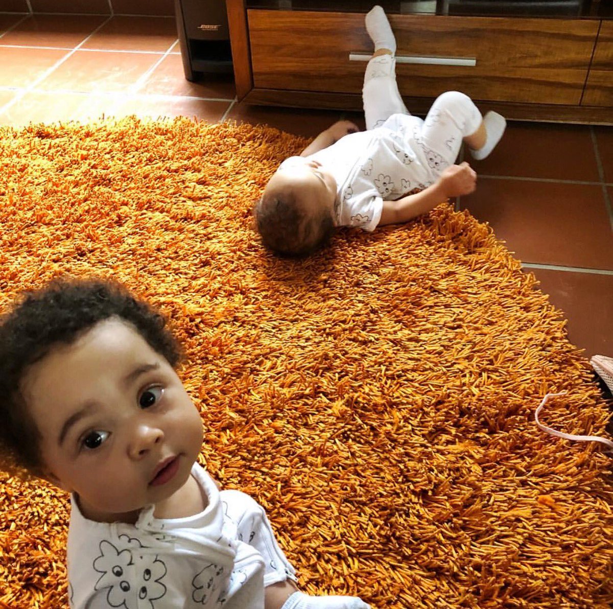 No joke , deadass thought the baby was sitting in a pile of Jollof 😂😂😂😭😭😭😂😂😂😂