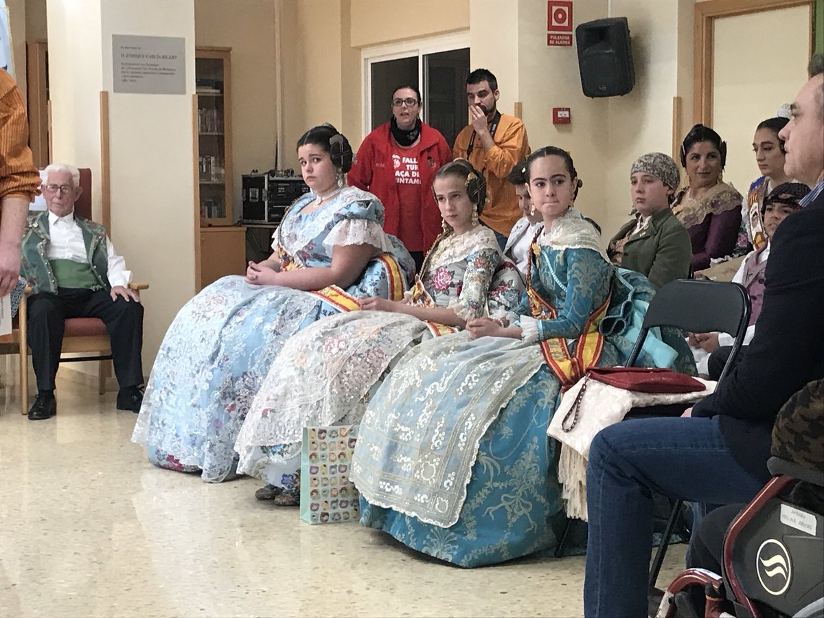 vicenteorero's tweet photo. Hoy acompañamos a las #FallasDeSanAntonio en la presentacion de la #FalleraMayor de la @ResidenciaSAB @pepestello 
Un acto muy emotivo.
#FallaSanVicente #FallaColinas #FallaTuria #FallaOlmos https://t.co/xiQeTbUkmB