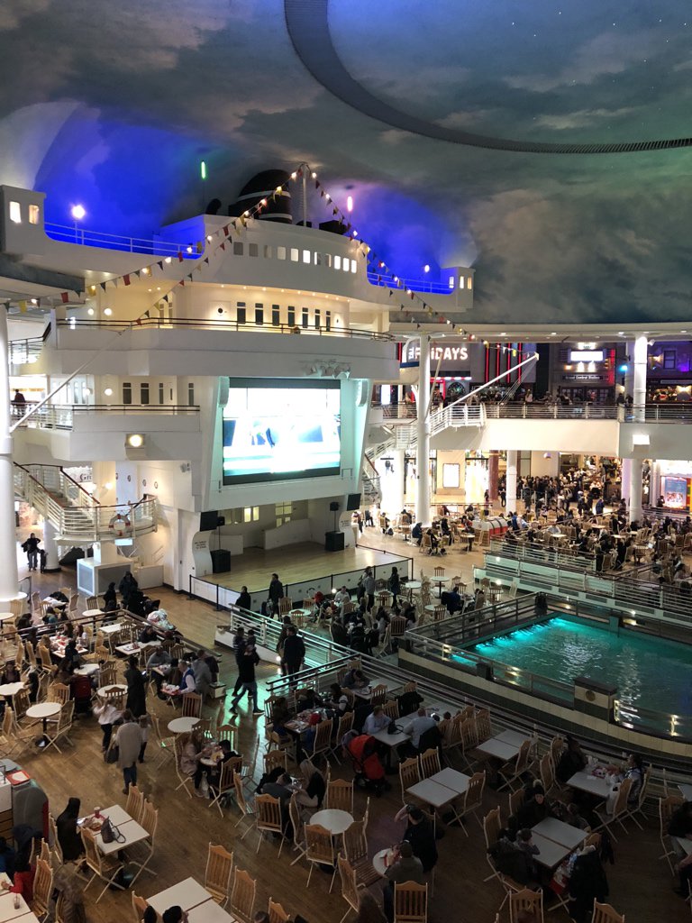 The centre of the food court is themed after a ship… or multiple ships? I DON’T KNOW. The ceiling is painted to look like the sky, complete with lit-up stars. Just like a real ship, there’s a big screen on the front showing ads  #NinjiAtTheTC