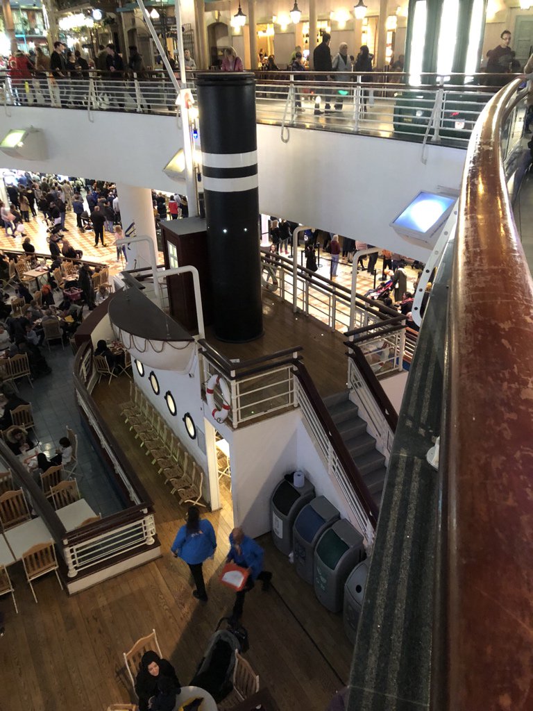 The centre of the food court is themed after a ship… or multiple ships? I DON’T KNOW. The ceiling is painted to look like the sky, complete with lit-up stars. Just like a real ship, there’s a big screen on the front showing ads  #NinjiAtTheTC