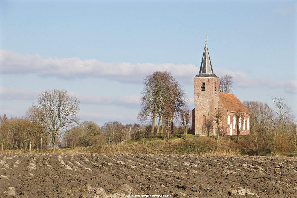 Zó mooi is de provincie Groningen. в Twitter: "De kerk van Eenum is een van  de oudste bakstenen kerken in de provincie Groningen. De romaanse kerk  staat op een wierde in de