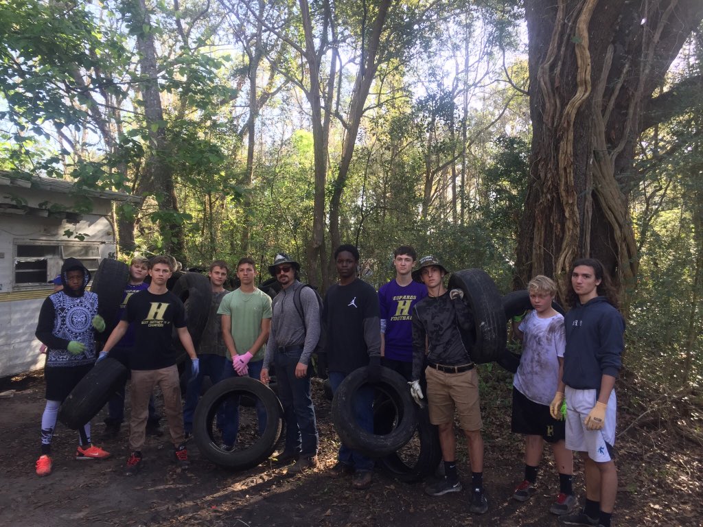 HernLeopardFB's tweet photo. @HernLeopardFB proudly serving their #Brooksville community this morning by taking part in a community clean-up project! Good work #Leopards! #Community #Service #Leadership https://t.co/LwMeTmi0Wk