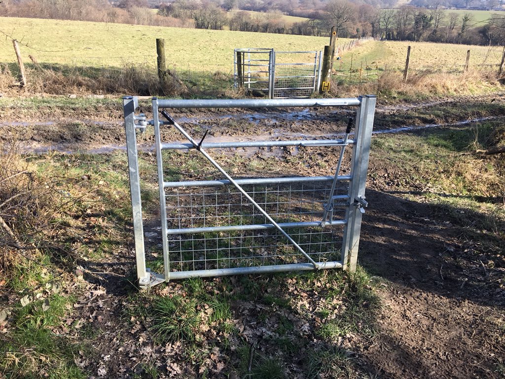 PatersonGordon's tweet photo. Took a while to decide whether to go through or go around #Choices https://t.co/iqllxY3MZG