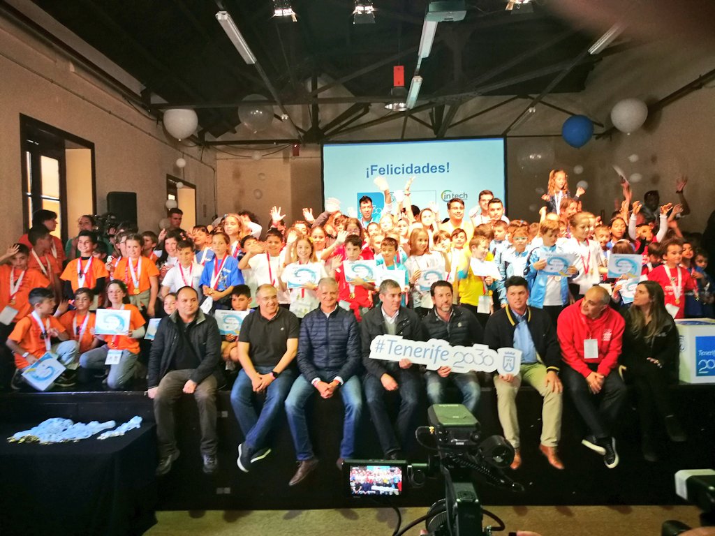 INfutureTF's tweet photo. Foto de familia con los más pequeños. Los #EquiposFLLJr  del Torneo #FLLCanarias18. Felicidades!
#Tenerife2030 https://t.co/2k9DAXUN9u