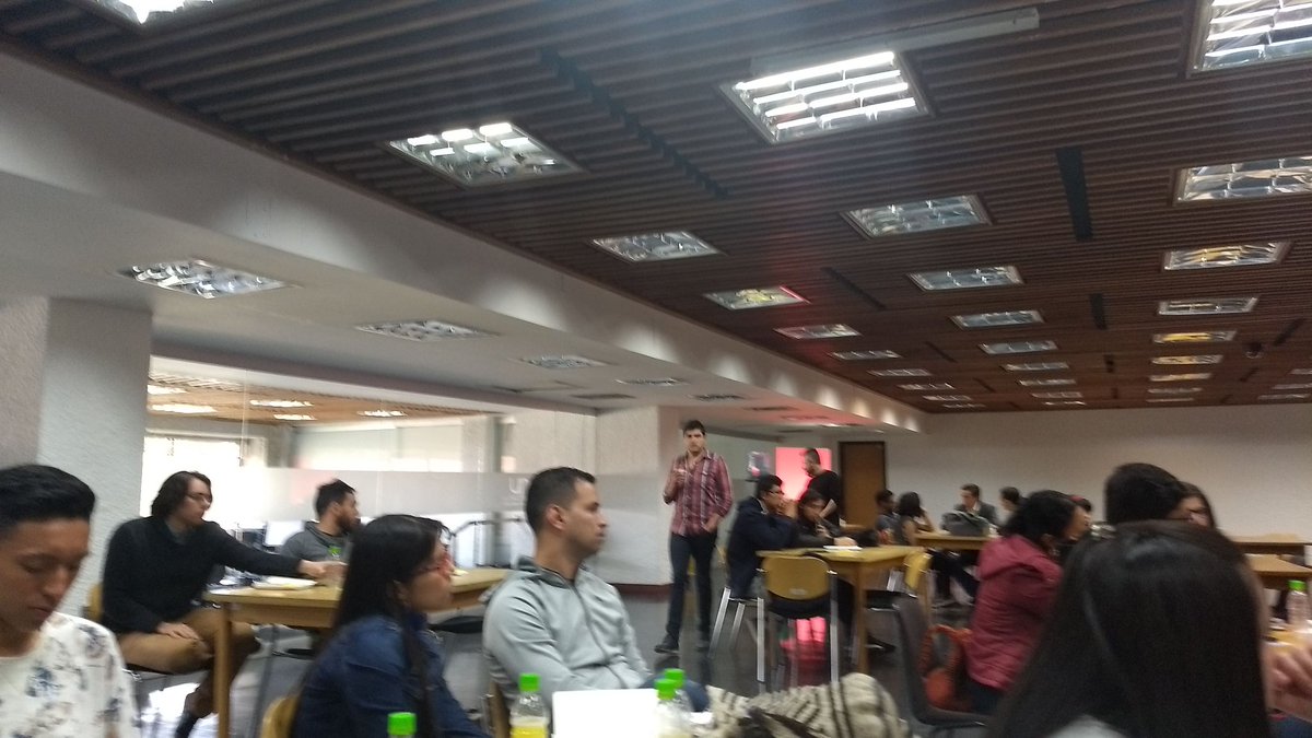 p4sco's tweet photo. Las redes sociales sirven para probar, pero debe haber planeación. Si no se mide no sirve @JAIROAMAYA en #PowerPushOracle con @OracleLatam https://t.co/TsBYejjGWk https://t.co/VnMTWA09va