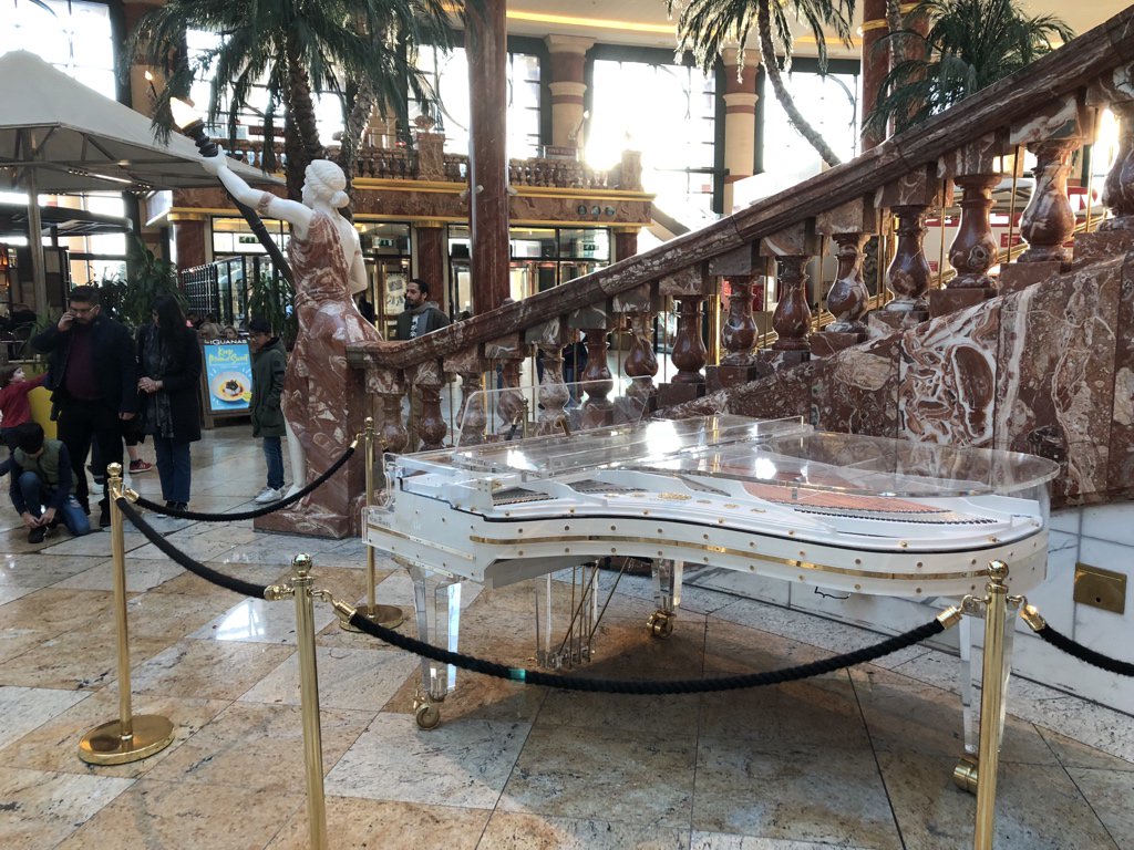 After recovering from the shock of that Pizza Hut and its glaring statues — presumably rigged to shoot lasers from their eyes at dine-and-dashers — I have come across another part of the Great Hall with more tat. And an elephant.  #NinjiAtTheTC