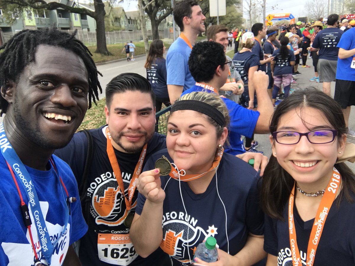 MisterA11's tweet photo. Out here at the #HoustonRodeoRun with some #TeamHISD leaders and family #GirlsOnTheRun #KetelsenES #HoustonStrong @HoustonISD https://t.co/6RLPuS3YdL