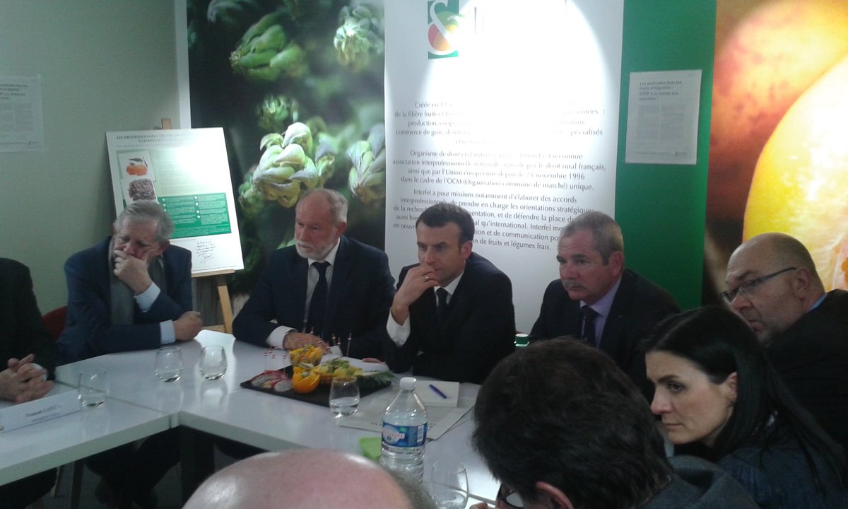 felcoop's tweet photo. Bernard Guillard, vice président de Felcoop, représente les coopératives dans le débat avec Emmanuel Macron sur le stand d Interfel. @CoopdeFrance @FNSEA https://t.co/hQSsrlD9et