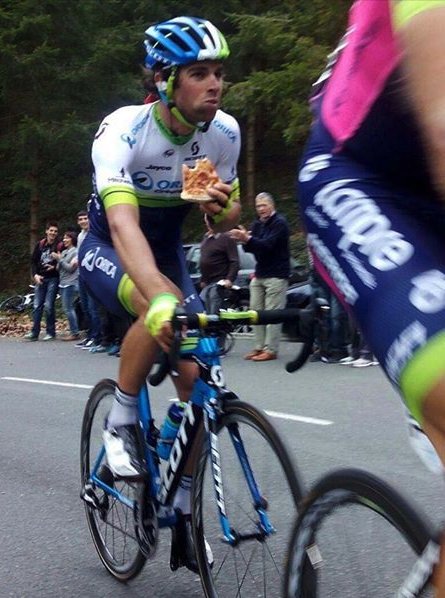 How do you fuel your rides? This article shares some tips on #healthycarbs &amp; #nutrition for the #cyclist (hint: #notpizza  😂) bicycling.com/food/nutrition…