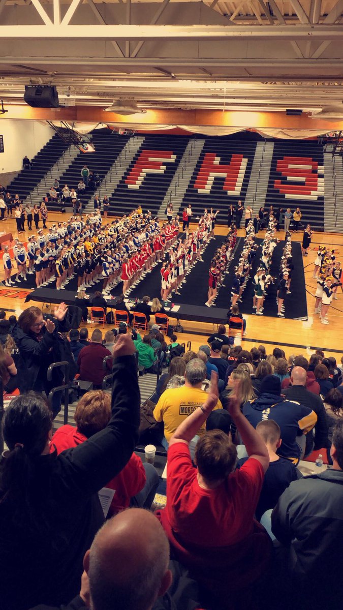 ravencloud2's tweet photo. DIvine Child Varsity Cheer in 3rd place after Round 1!  Go Falcons!  ❤️🖤❤️🖤 @DivineChildAthl #GoFalcons #RockRegionals18 https://t.co/vppa35KXaN