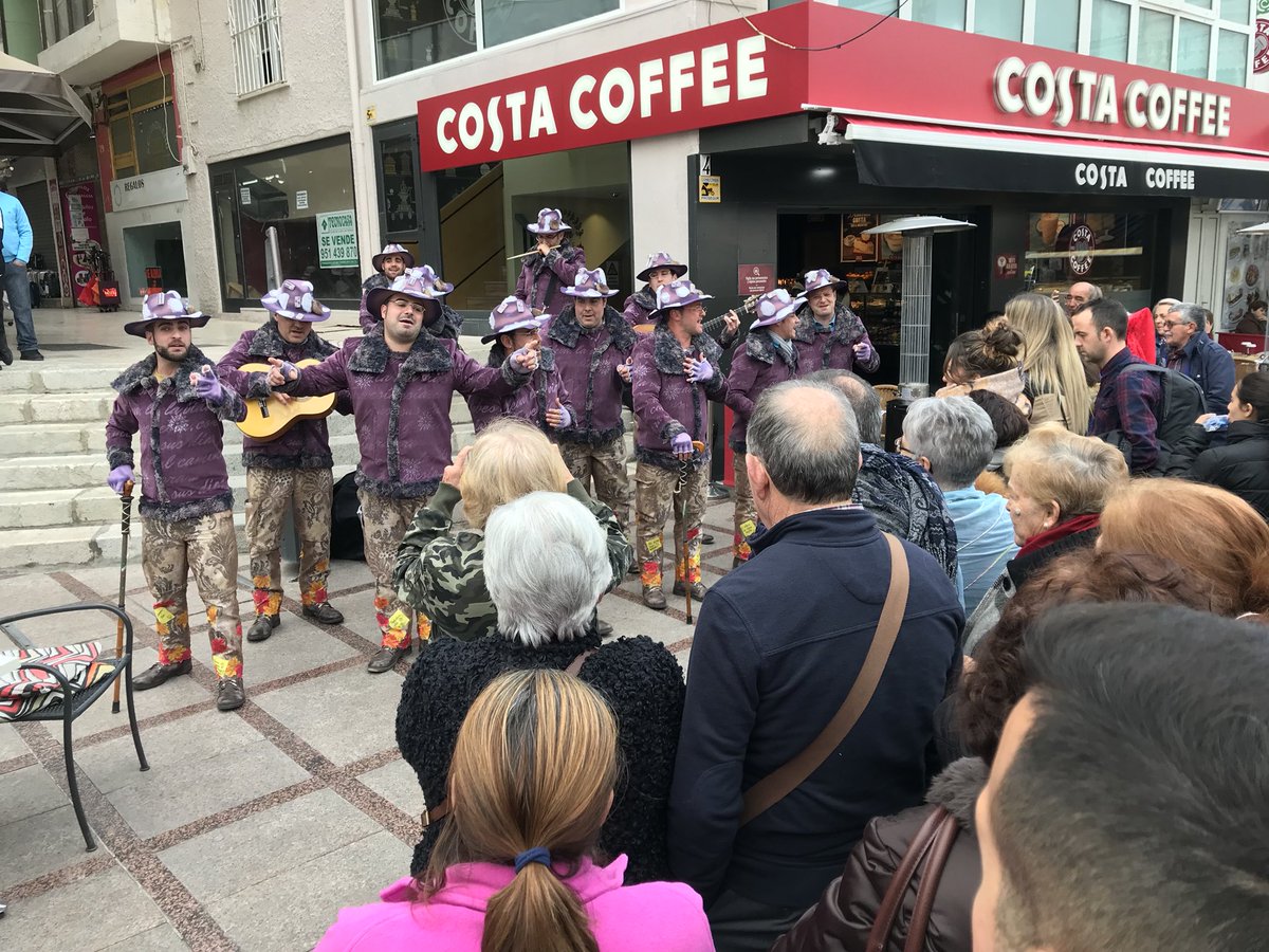 ComparsAlhaurin's tweet photo. Ahora en Plaza La Nogalera, vente!!!! @murga_torrole https://t.co/3zjIfj6Qod