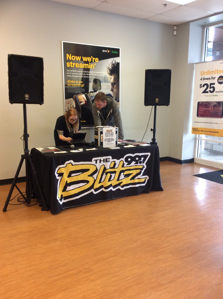 Sprint store in Hilliard with 99.7 The Blitz #sprintsaturday <a href="/BargerTravis/">Travis Barger</a> @BDSprintOhMi