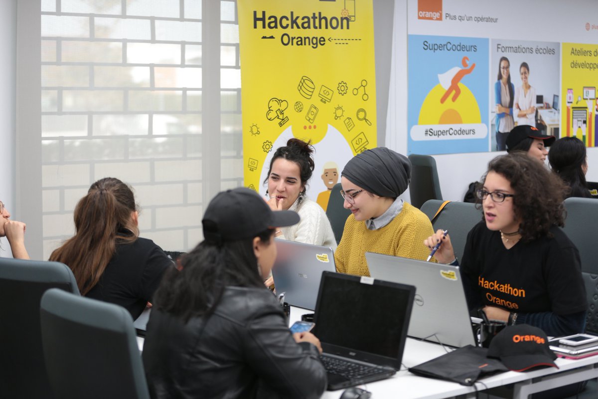 OrangeTN_Plus's tweet photo. Des équipes dynamiques et super motivées au #Girls1stHack #Girlspower #innovation https://t.co/T5FiwuQ3HQ