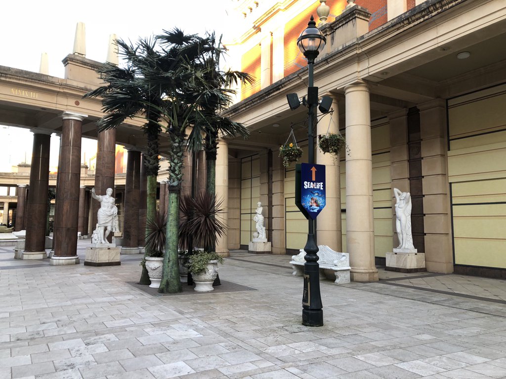 Barton Square is in a depressing state compared to my last visit in 2016 — half the stores have shut. The statues watch over me. Melancholic music plays. I Shazammed it.  #NinjiAtTheTC